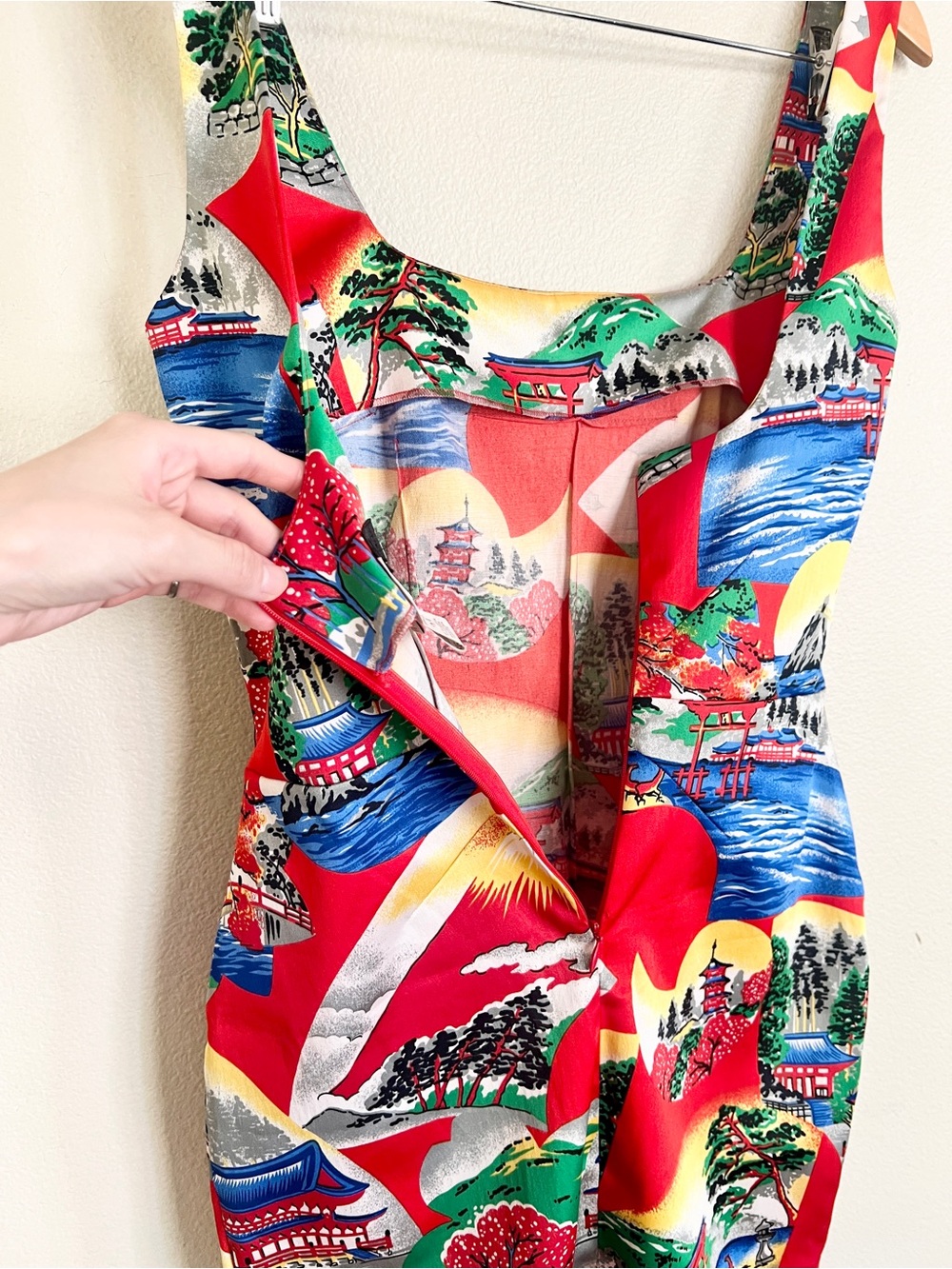 Vintage DOLCE & GABBANA S/S 2000 Japanese Scenes Printed Satin Slip Dress in Red - Picture 8 of 13